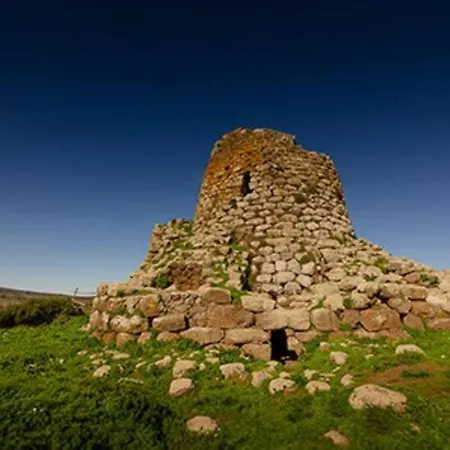 Sardinian Tower House Дом отдыха Макомер
